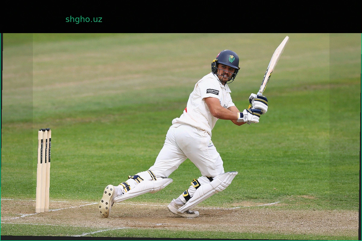 Carlson, Ingram steer chase as Glamorgan overcome Surrey resistance